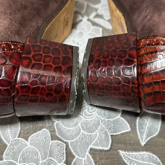 Joan & David Brown Loafer Heel Suede Embossed Buckle Fringe Vintage Italy 10 - Picture 10 of 16